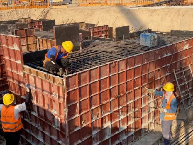 【奮斗正當“夏”】戰(zhàn)高溫、斗酷暑 勞動者堅守崗位保進度